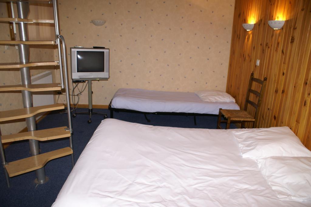 Hôtel Céleste Bagneres-de-Luchon Quarto foto