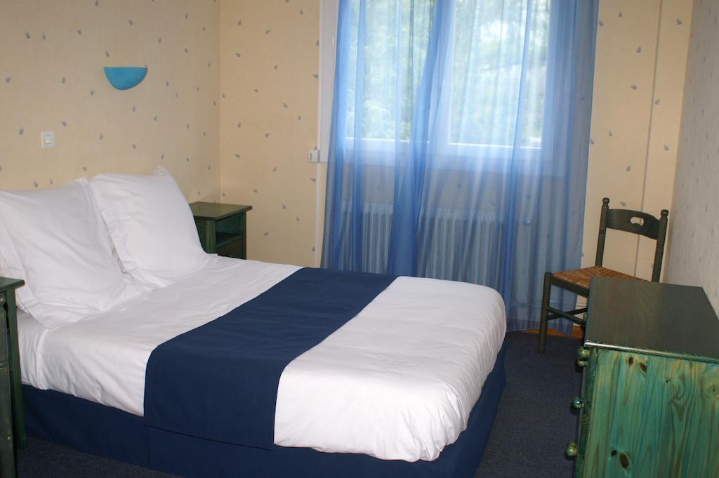 Hôtel Céleste Bagneres-de-Luchon Quarto foto