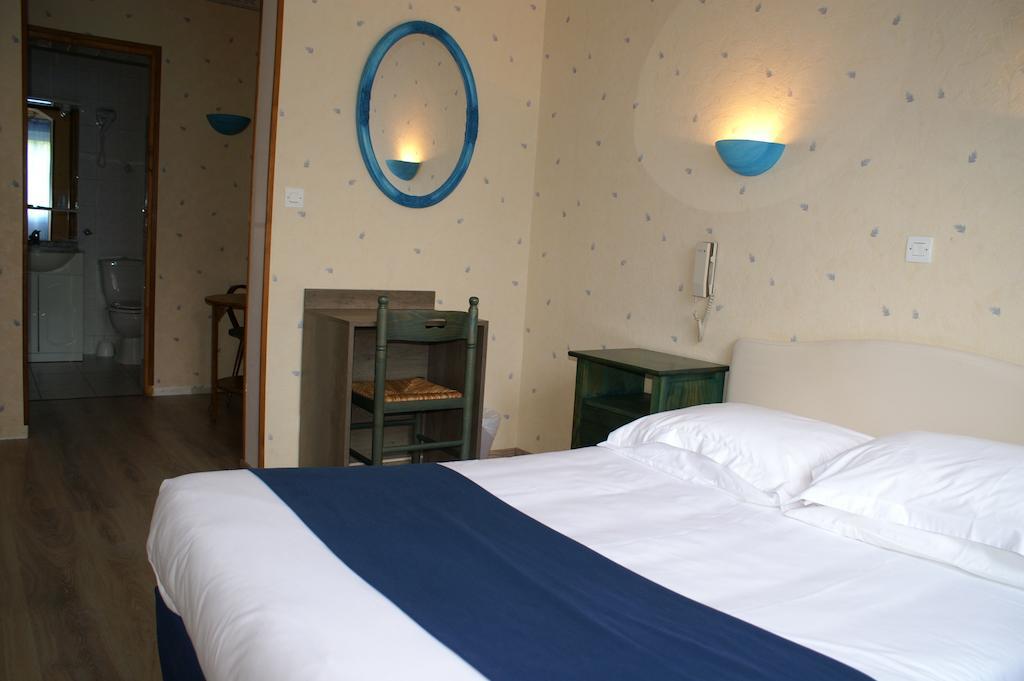 Hôtel Céleste Bagneres-de-Luchon Quarto foto