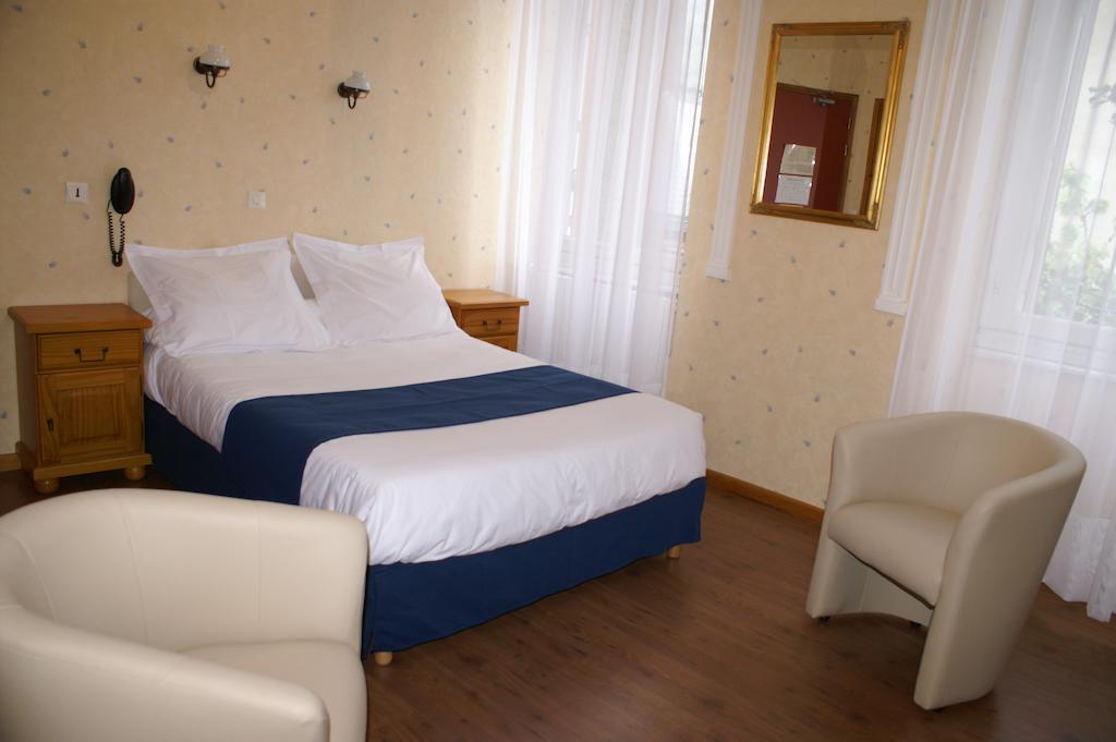 Hôtel Céleste Bagneres-de-Luchon Quarto foto