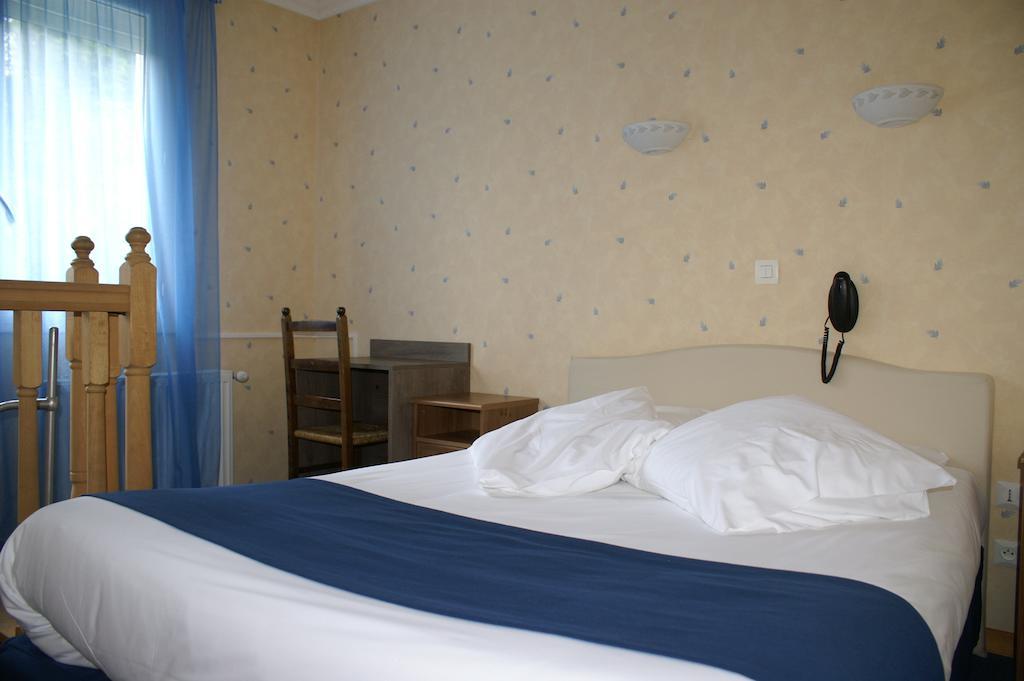 Hôtel Céleste Bagneres-de-Luchon Quarto foto