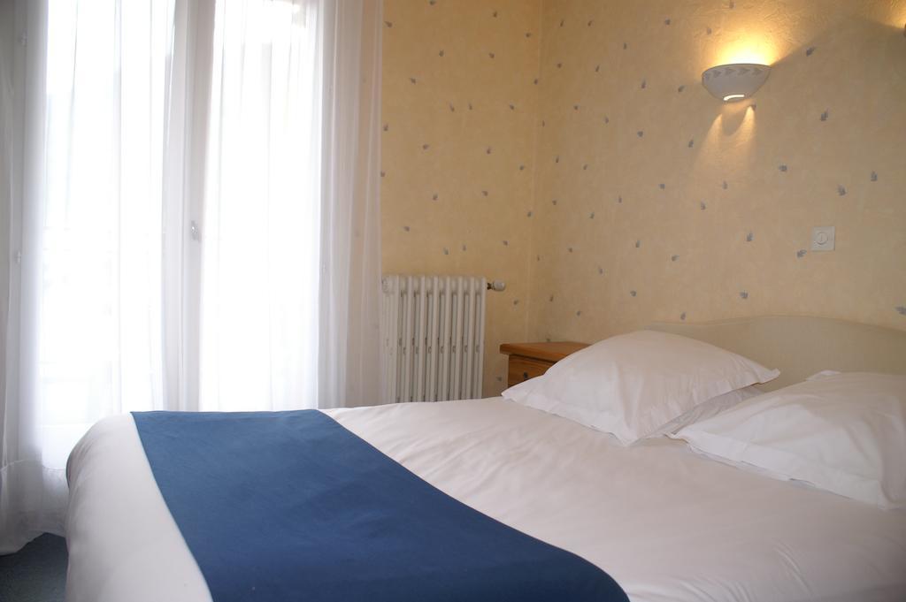 Hôtel Céleste Bagneres-de-Luchon Quarto foto