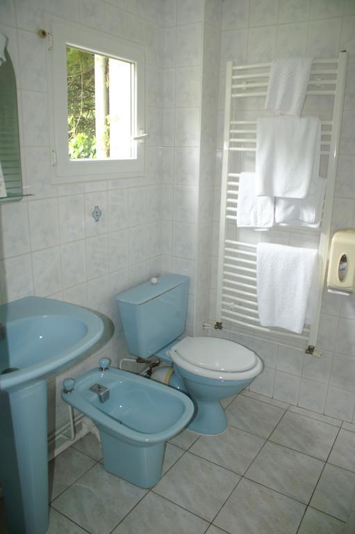 Hôtel Céleste Bagneres-de-Luchon Quarto foto