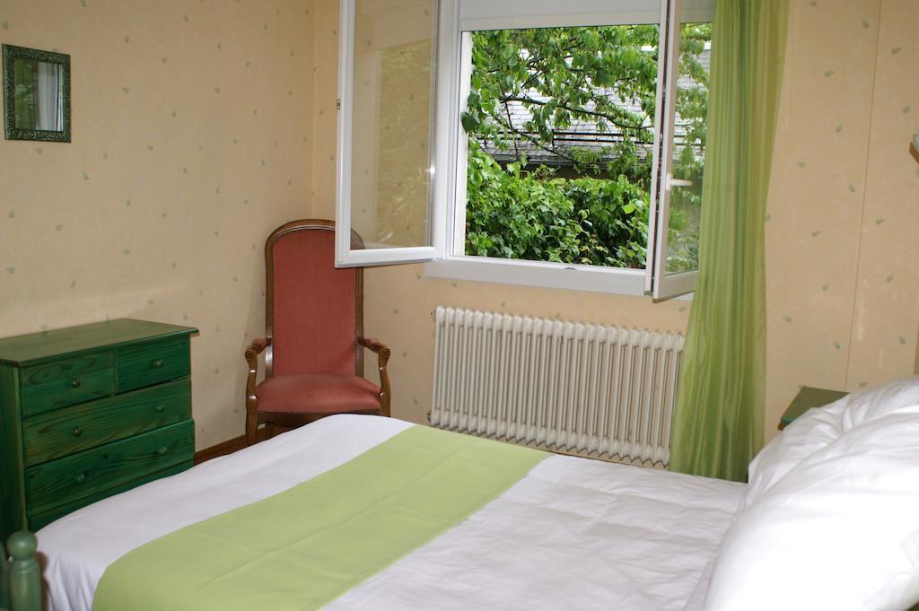 Hôtel Céleste Bagneres-de-Luchon Quarto foto