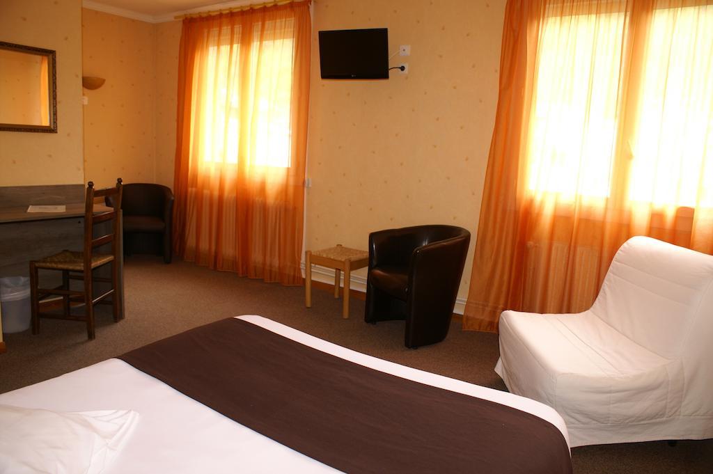 Hôtel Céleste Bagneres-de-Luchon Quarto foto