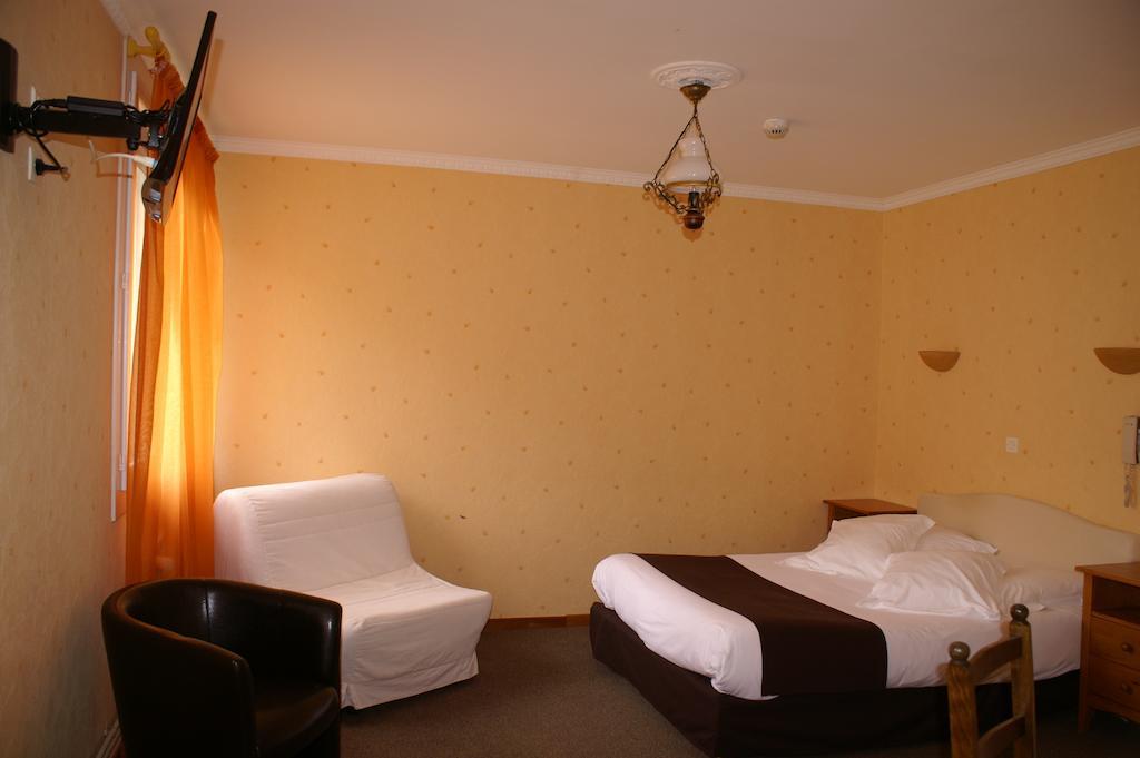 Hôtel Céleste Bagneres-de-Luchon Quarto foto