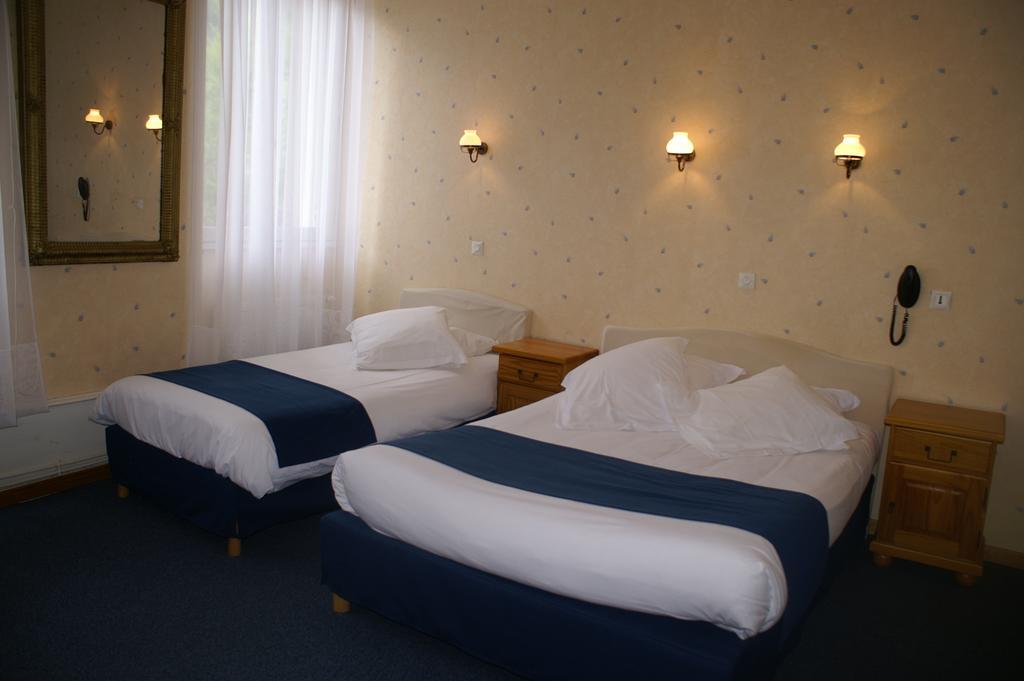 Hôtel Céleste Bagneres-de-Luchon Quarto foto